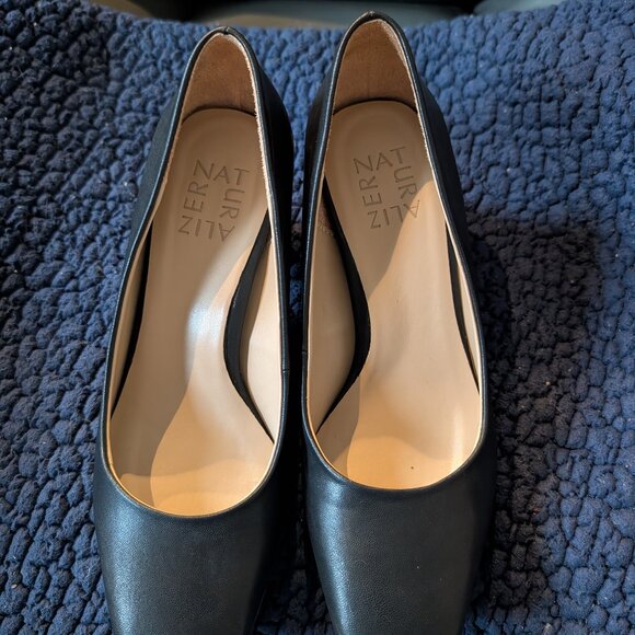 Women's Pumps - Picture 2 of 12